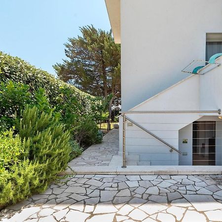 Charming Seafront Apartment With Garden And Patio Fertilia Exterior photo
