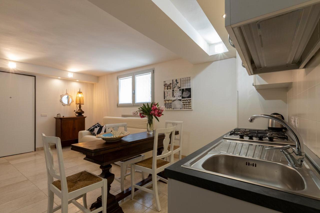 Charming Seafront Apartment With Garden And Patio Fertilia Exterior photo