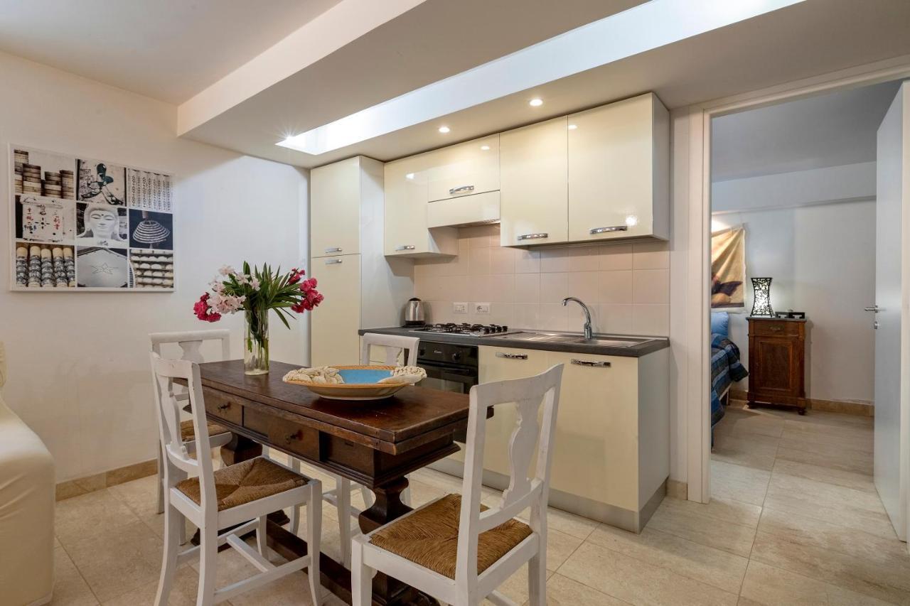 Charming Seafront Apartment With Garden And Patio Fertilia Exterior photo